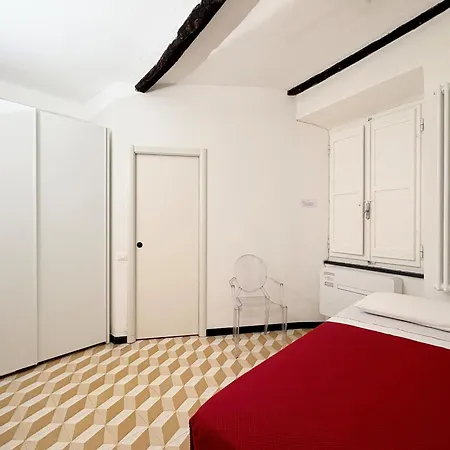 Marina Apartment, Unique, Authentic, Beachfront, 2 Aircondo Bdr , 2bht, Easy To Train Or 300mt Walk From Private Parking