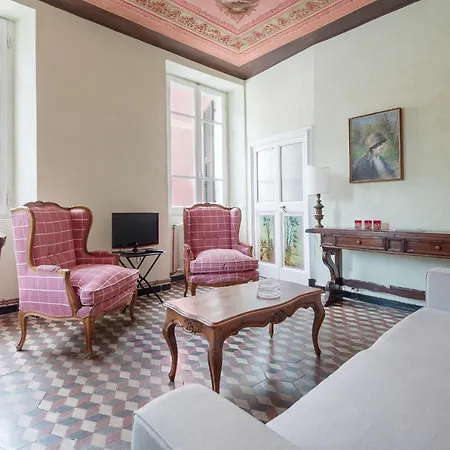 Marina Apartment, Unique, Authentic, Beachfront, 2 Aircondo Bdr , 2bht, Easy To Train Or From Private Parking Vernazza