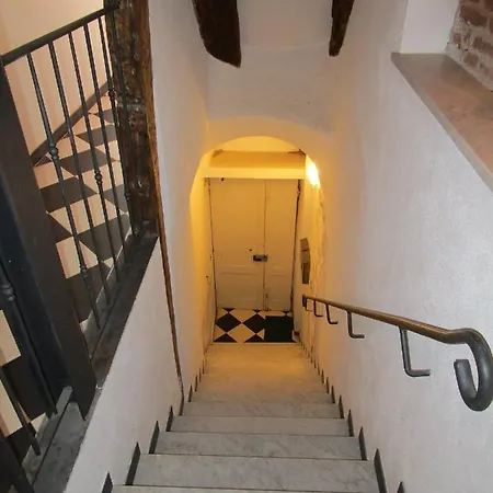 Marina Apartment, Unique, Authentic, Beachfront, 2 Aircondo Bdr , 2bht, Easy To Train Or From Private Parking *