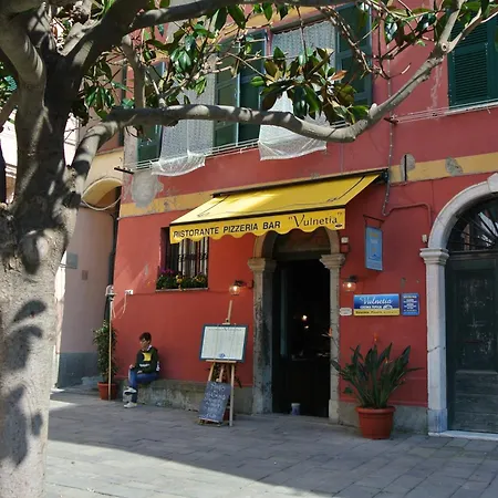 Marina Beachfront Apartment Vernazza