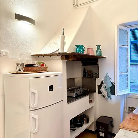 Marina Apartment, Unique, Authentic, Beachfront, 2 Aircondo Bdr , 2bht, Easy To Train Or From Private Parking Appartement
