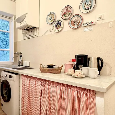公寓 Marina Apartment, Unique, Authentic, Beachfront, 2 Aircondo Bdr , 2bht, Easy To Train Or 300mt Walk From Private Parking